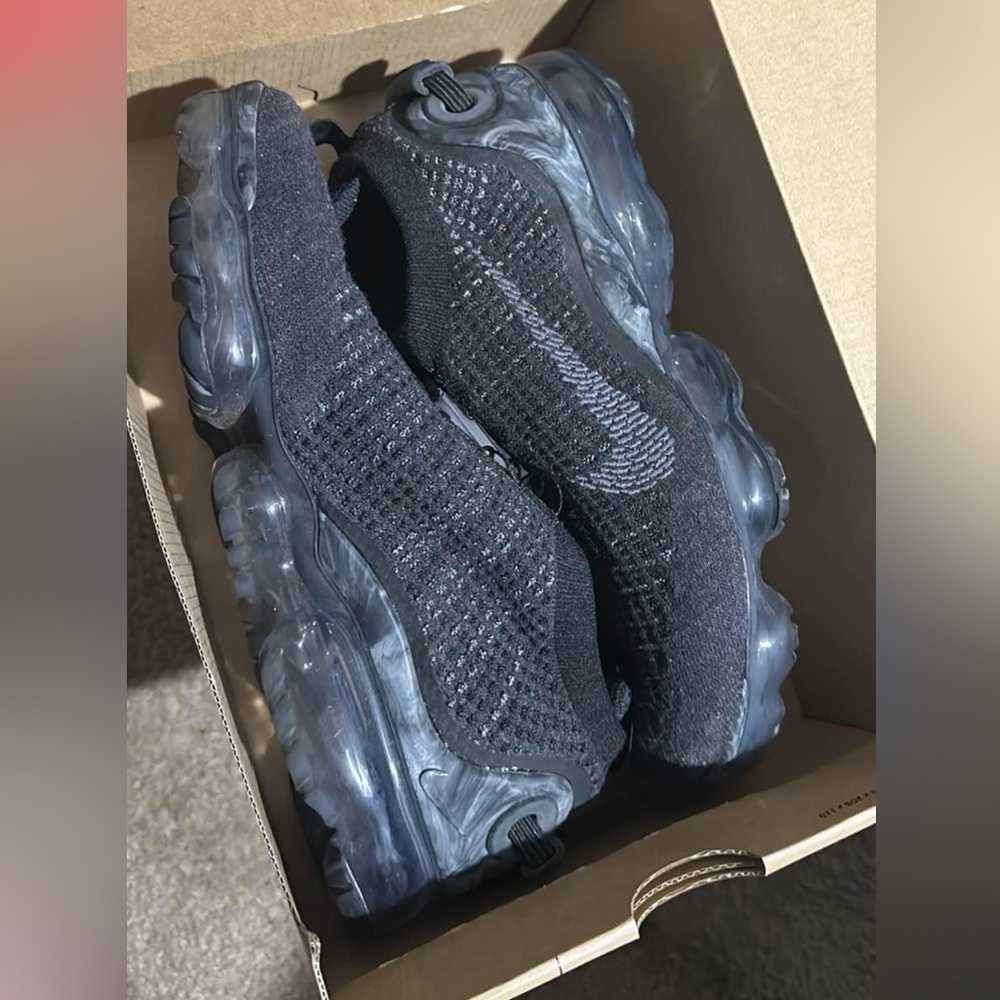 Size 7Y (same as 9 in women ) used Nike , worn few times no longer need them